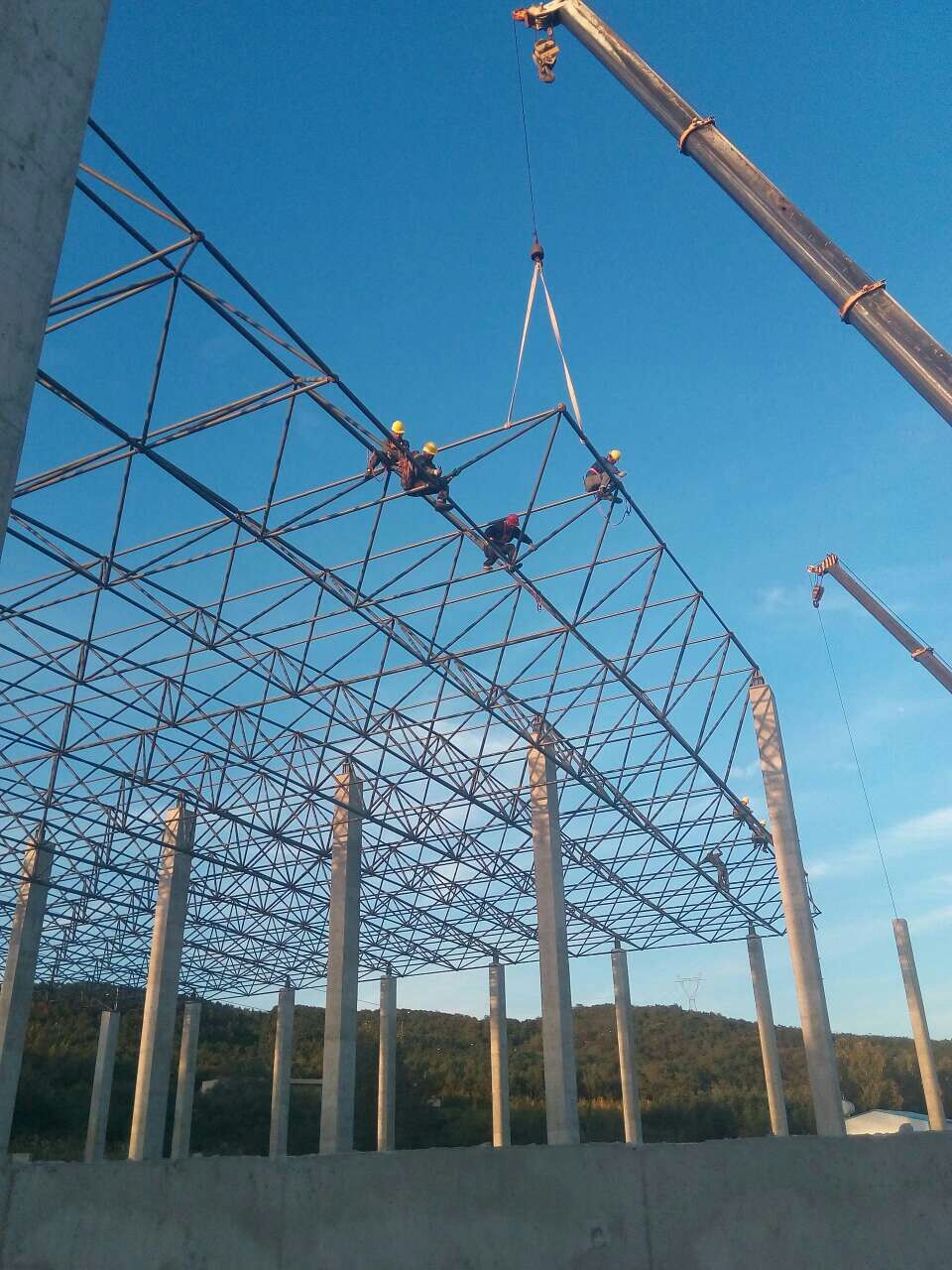 东方物流园网架